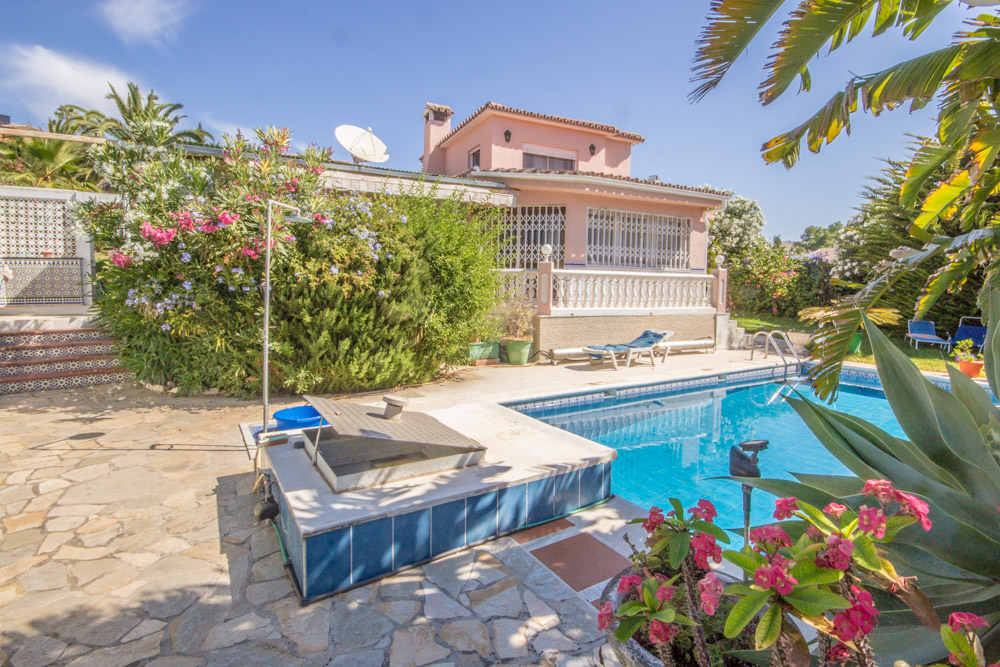 3 bedroom, 4 bathroom Villa for sale in Carib Playa, Marbella