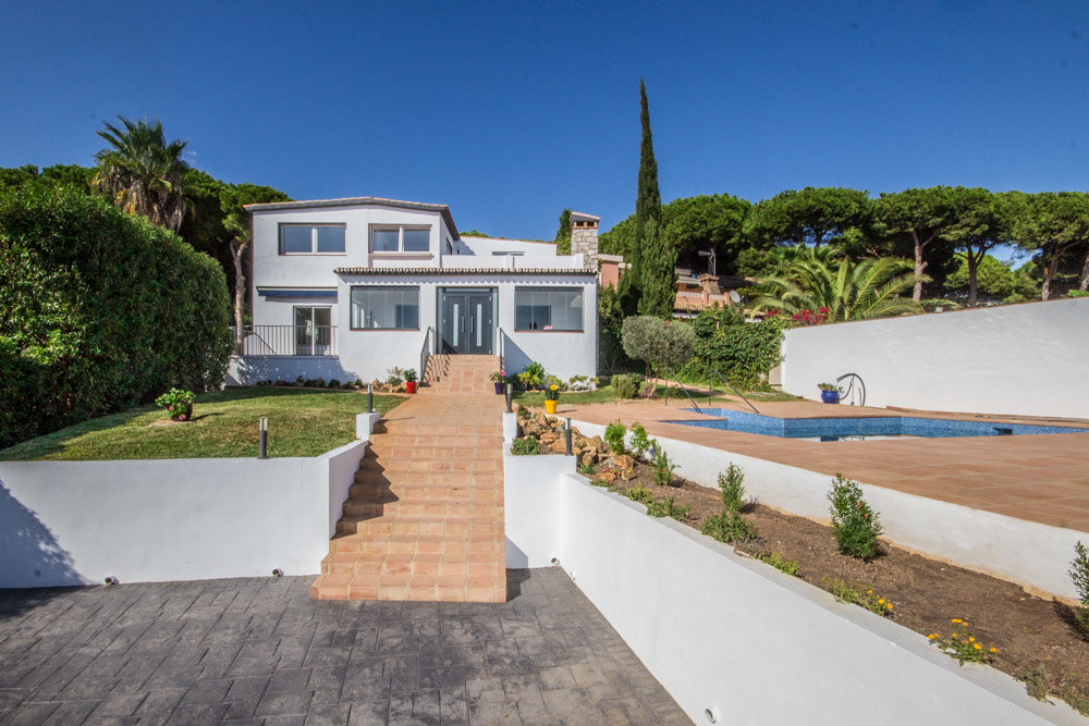 Villa de 5 dormitorio/s,  y 5 baño/s  para venta en Artola, Marbella