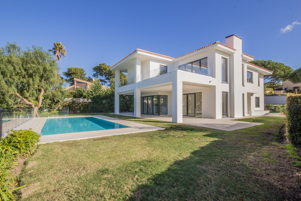 New Villa with panoramic sea views in Artola
