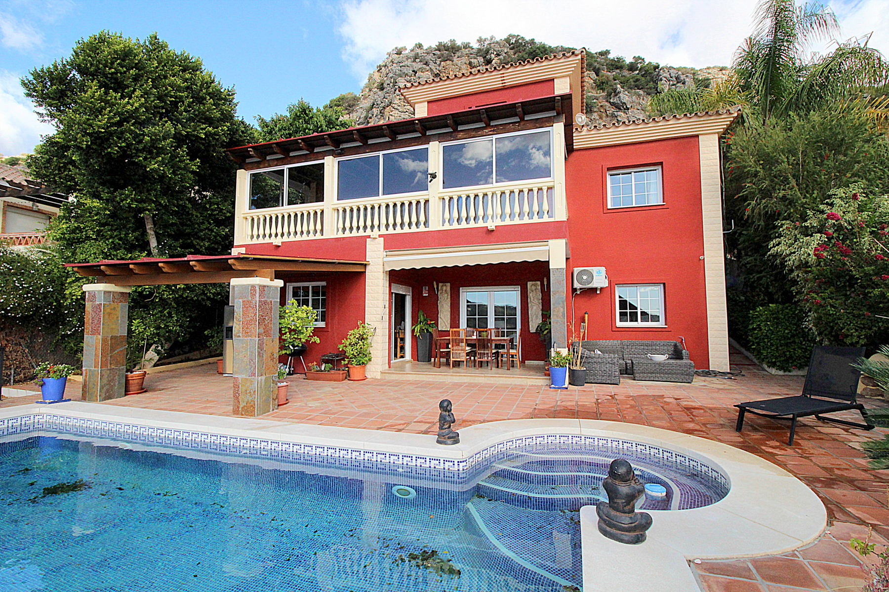 Mediterran inspirierte Villa mit atemberaubendem Blick in Coín
