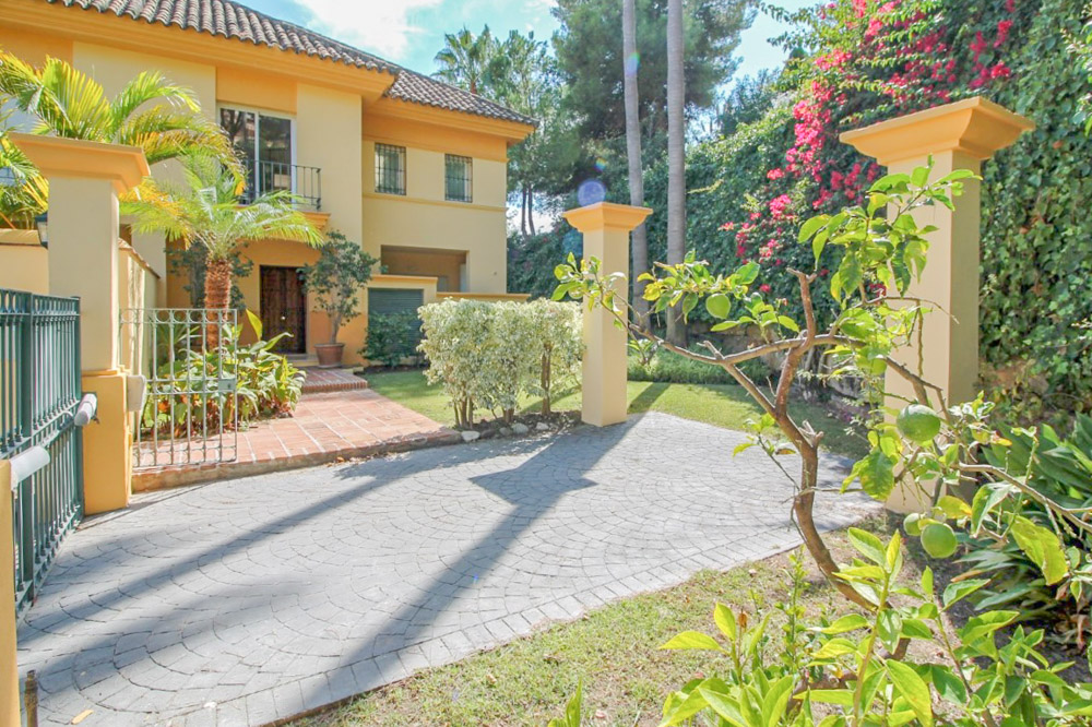 villas or townhouses to buy ioff of boca rio road