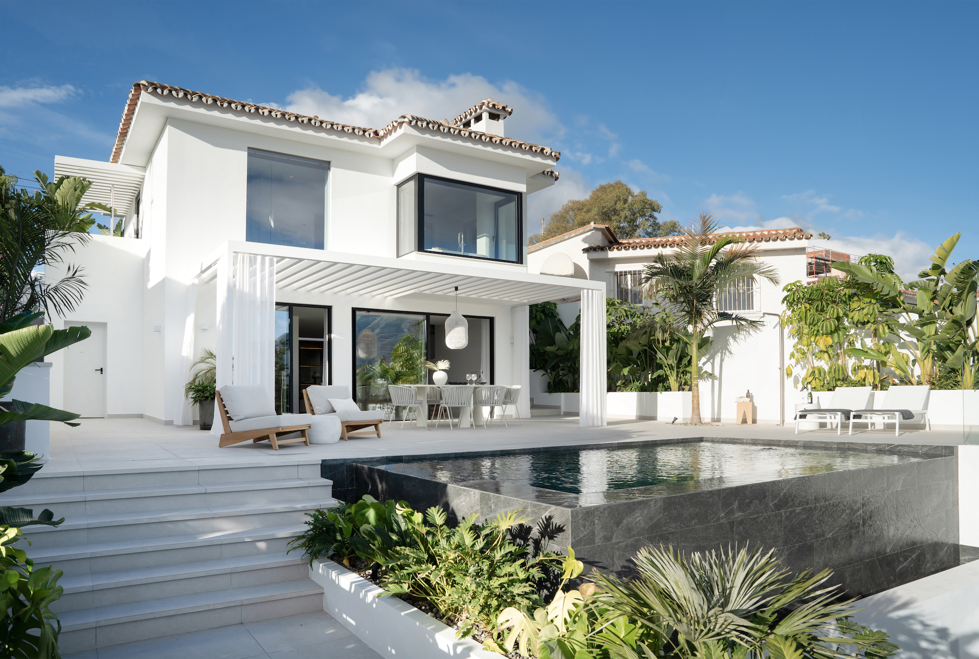 High end Villa in Lower Nueva Andalucia