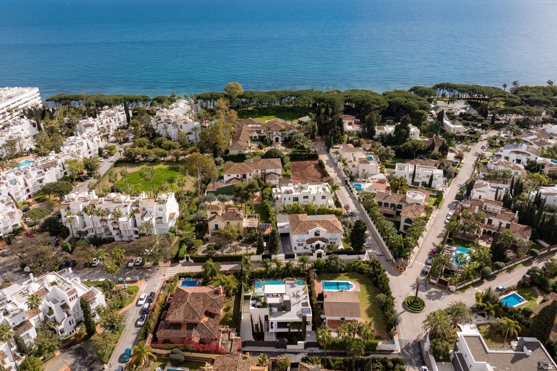 VILLA VELÁZQUEZ 5 – EXCLUSIVA CASA DE 5 DORMITORIOS TOTALMENTE AUTOMATIZADA EN LA MILLA DE ORO DE MARBELLA