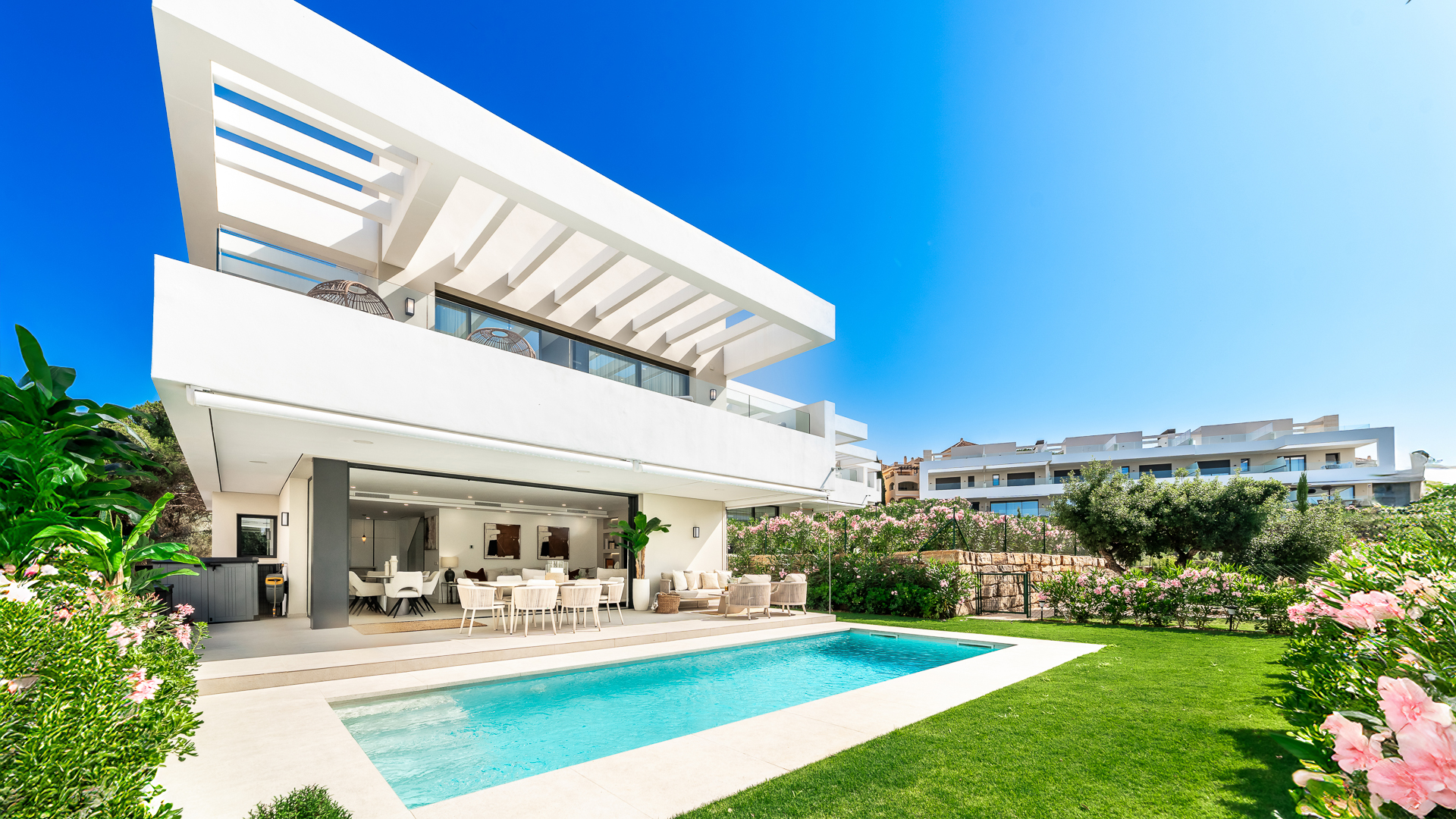 Villa de obra nueva en La Vera – Estilo, exclusividad y excelente ubicación