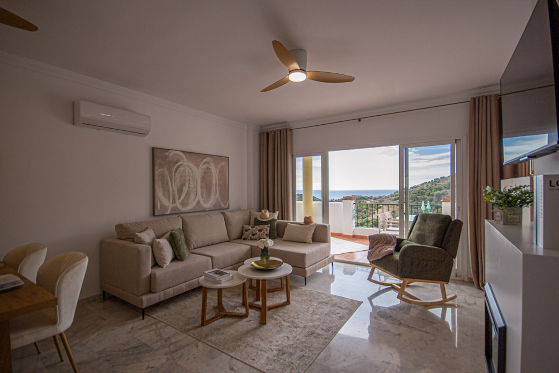 Fully Renovated 3-Bedroom Apartment with Panoramic Sea Views in Upper Calahonda