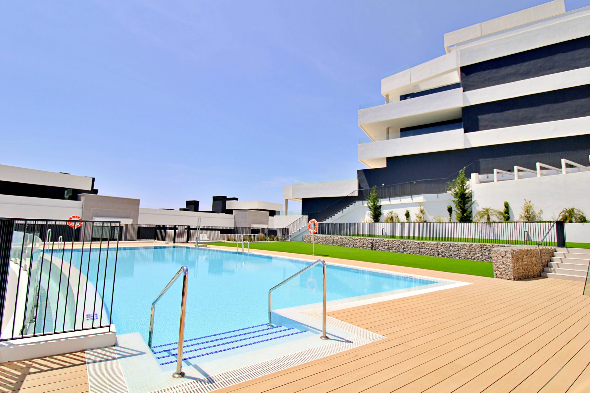 Moderne Neubauwohnung mit traumhaftem Panoramablick aufs Meer