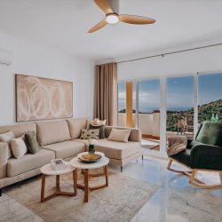 Vollständig renovierte 3-Zimmer-Wohnung mit Panoramablick auf das Meer in Ober-Calahonda