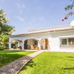 Lovely 3 bedroom Beachside Bungalow