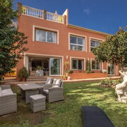 Classic Villa in cerros de Aguila