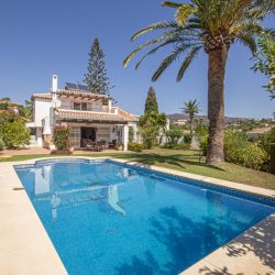 Charming 3-Bedroom Detached Villa in Lower Elviria with partial Sea Views