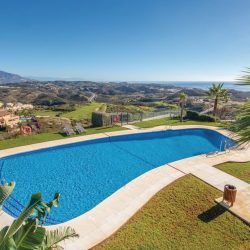 Immaculate middle floor, corner Apartment in Los Cortijos, La Cala de Mijas