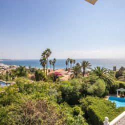 5 bedroom, 4 bathroom Villa for sale in Estepona