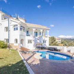 6 bedroom, 4 bathroom Villa for sale in Elviria, Marbella