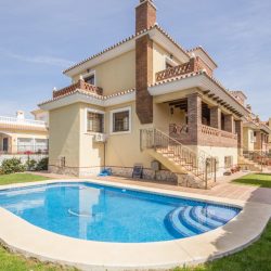 6 bedroom, 4 bathroom Villa for sale in La Cala de Mijas, Mijas