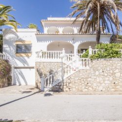 5 bedroom, 4 bathroom Villa for sale in Calahonda, Mijas